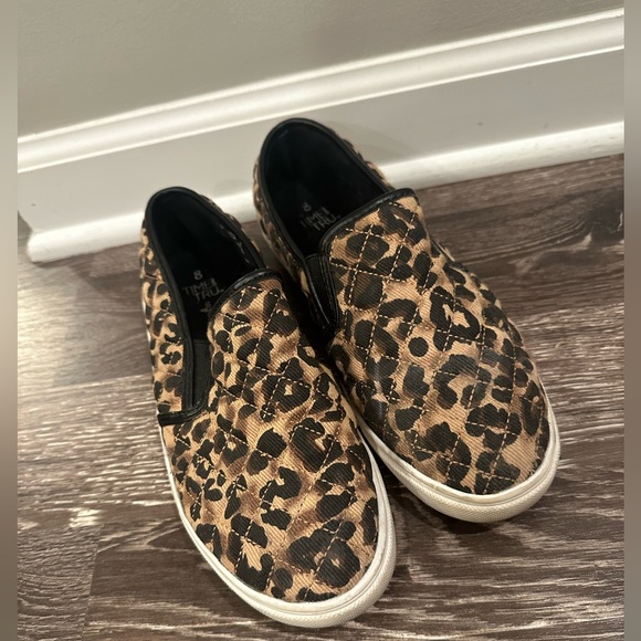 Women’s Time & Tru Leopard Memory Foam Slip Ons - Picture 1 of 5